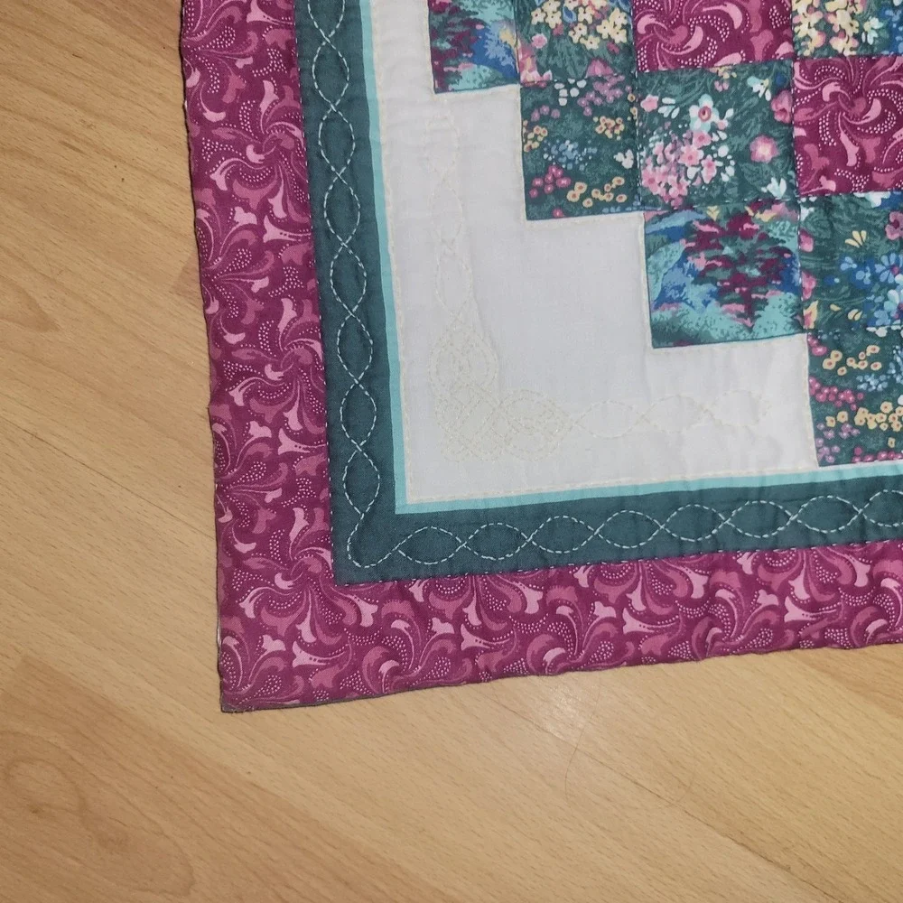 Handmade Amish Quilted Heart Wall Hanging Throw Tapestry 32x32